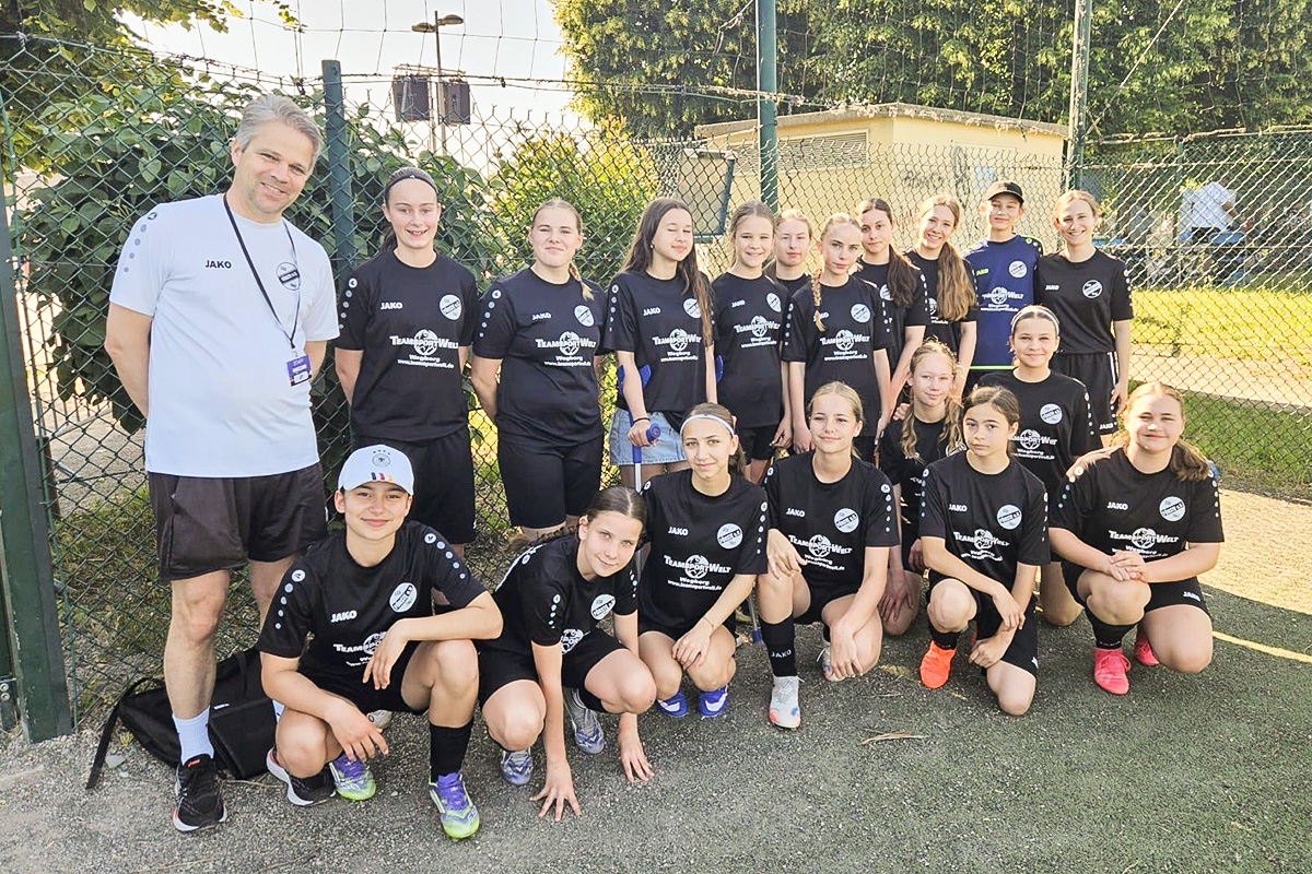 Die Mädchenmannschaft der SSV Förste beim Turnier in Lyon