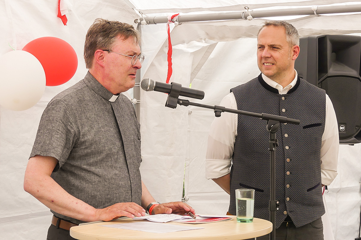 Pfarrer Lampe mit unserem Bürgermeister