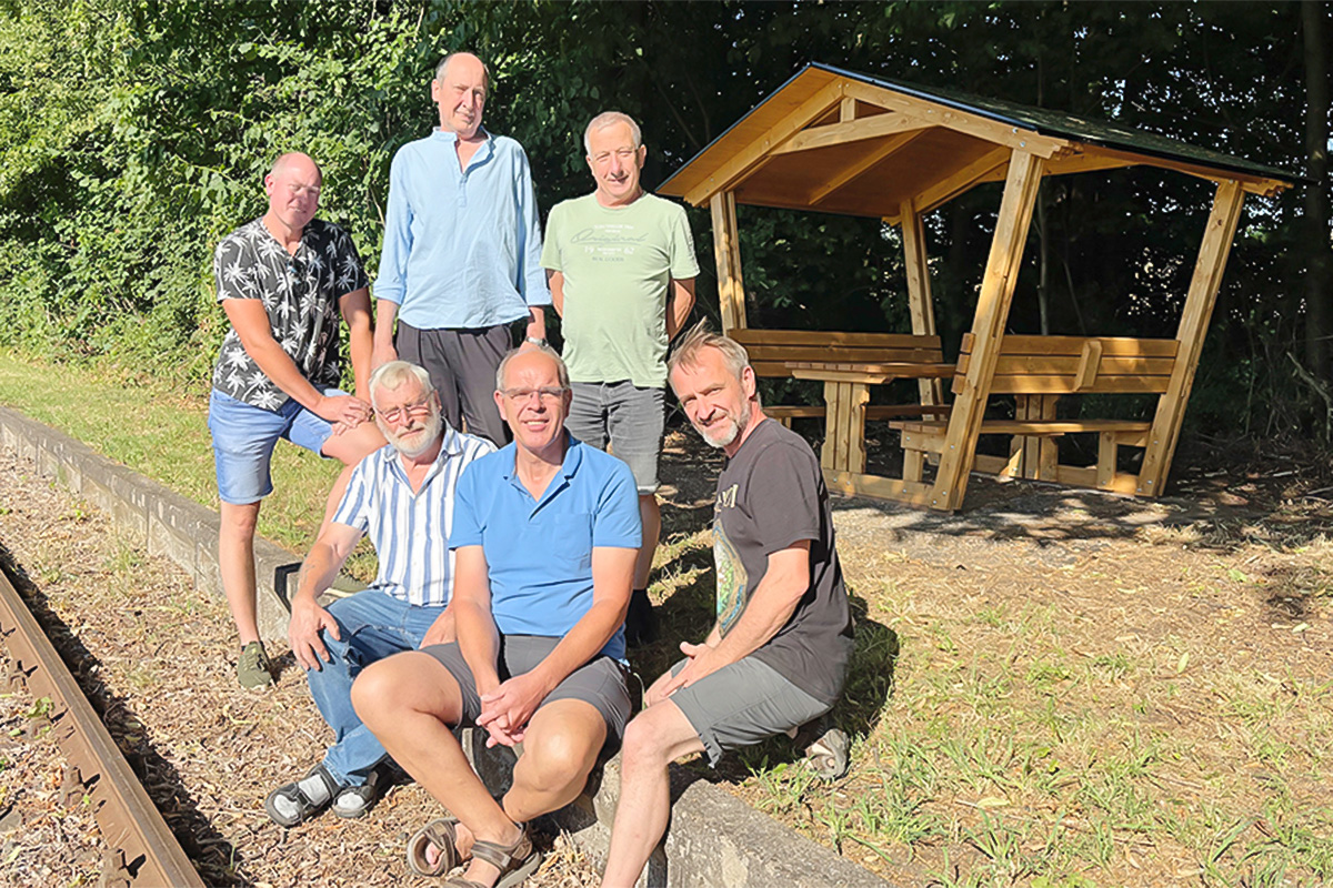 Spender und Mitglieder des Vorstands „Wir in Sottrum e. V.“ (von links) Dennis Sperber, Peter Weidner, Andreas Sperber, Hubert Koll, Matthias Bertram und Detlef Adelhelm.