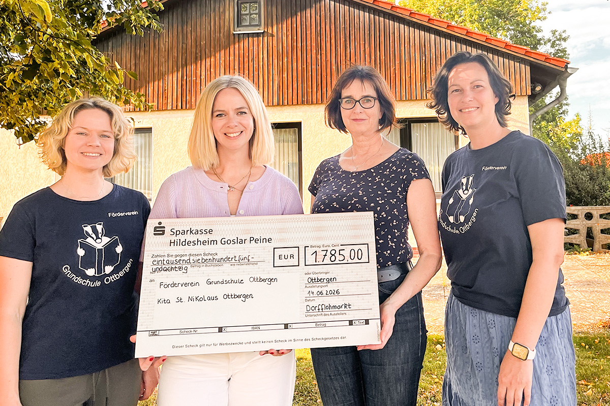 Von links: Carolin Stelzer Förderverein Grundschule Ottbergen, Jennifer Sander Orgateam Dorfflohmarkt, Barbara Olms Kolpingsfamilie und Anja Rüdiger Förderverein Grundschule Ottbergen.