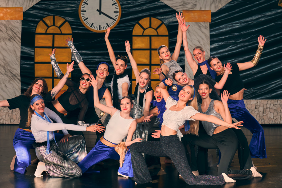 Die Dream Dancer präsentieren ein ABBA-Medley.