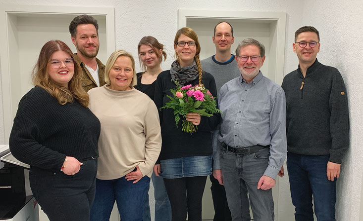 Elena Franke wurde im Kreis ihrer ehemaligen Kolleginnen und Kollegen mit Blumen verabschiedet. 