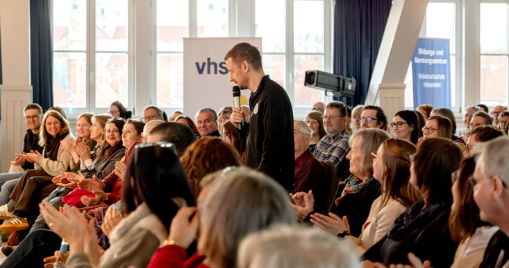 Die Besucher bereiteten dem sympathischen Gast einen herzlichen Empfang.