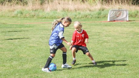 G-Juniorinnen Spielszene: JSG im Innerstetal (links) gegen TSV Lutter.
