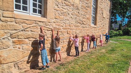 Kinder der St. Lukas Kindertagesstätte der St. Lukas Kirche in Garmissen