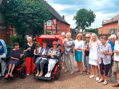 Die Rikscha des DRK-Ortsvereins Wendeburg hat richtig Fahrt aufgenommen.