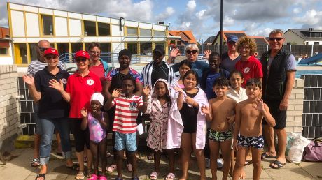 Erfolgreicher Schwimmkurs für geflüchtete Kinder