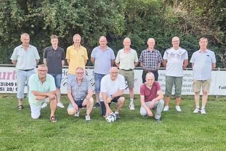 Das heutige Team (hinten von links): Hans-Joachim Grube, Dirk Klug, Jochen Pape, Siegbert Fricke, Werner Hollberg, Alfred Pape, Gerald Brosig und Siegfried Offen sowie vorne von links: Michael Grube, Uwe Zwer, Uwe Brosig und Harald Meyer. Es fehlen Frank Albe, Karl-Heinz Gleitz und Helfried Steinweh.