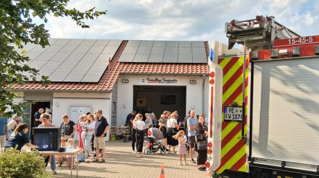 Kinderwunsch: Einmal mit dem großen, roten Feuerwehrauto fahren