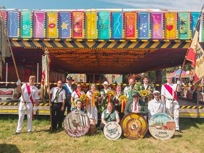 Die neuen Könige (von links): Altjunggesellenkönig Michael Wedler, Damenkönigin Larissa Lege, Königin der Griechenmädchen Theresa Reifschneider, Jugendkönig Jasper Steiner, Schützenkönigin Michaela Giesemann, Bürgercorpskönig Jan Dettmer und Junggesellenkönig Moritz Gappenberger