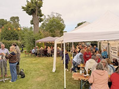 Das zweite Weinfest ist erneut ein großer Erfolg.