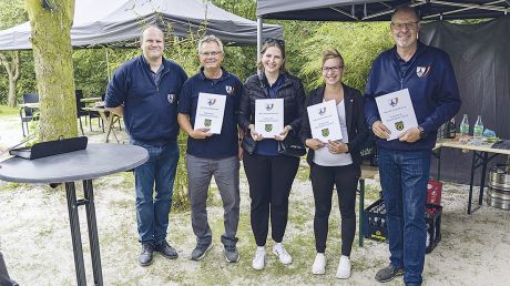 Von links: 1. Schießwart Jan Gerike, Dirk Lagershausen, Lotta Blickwede, Anja Ahlers, Vorsitzender Frank Seidel.