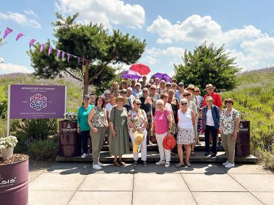 Tagesausflug der LandFrauenVerein Rössing-Barnten führt zum Aromagarten und Schloss Brake.