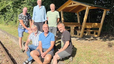 Sitzgruppe am Bahnhof Wohldenberg soll zum Verweilen einladen