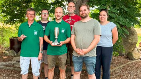 Sieger und Teilnehmer beim All-Round-Pokal-Schießen 2026 (von links): Ronny Wolf, Tobias Friedrischak, Arne Neumann, Jens Paasche, Oliver Hartmann und Franziska Friedrischak